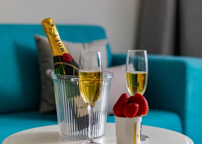 Navy Style Friendly *