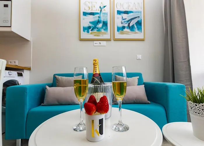 Navy Style Friendly *